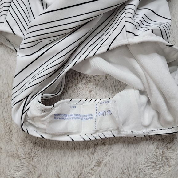 Athleta Chevron High Leg White One Piece Swimsuit NWT Size 34B/C - Picture 14 of 14